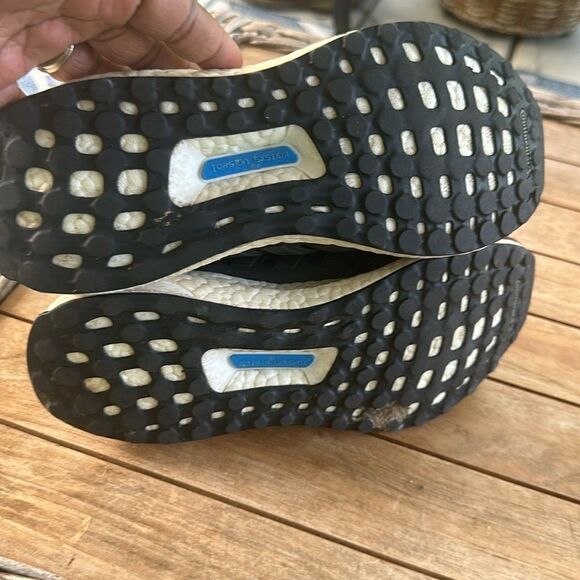 Adidas Ultra Boost Womens Athletic Running Sneakers 6 - Picture 6 of 8